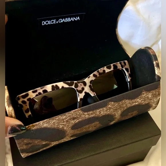 ?✓PRICE FIRM✓ AUTHENTIC Dolce & Gabbana Animal Print  display picture 3